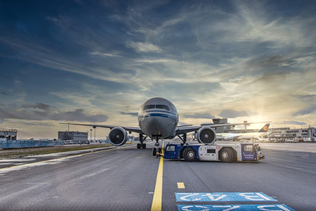 Ritmo de viagens aéreas aumenta com o relaxamento de restrições