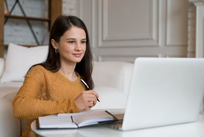 Como é possível estudar de maneira adequada à distância?