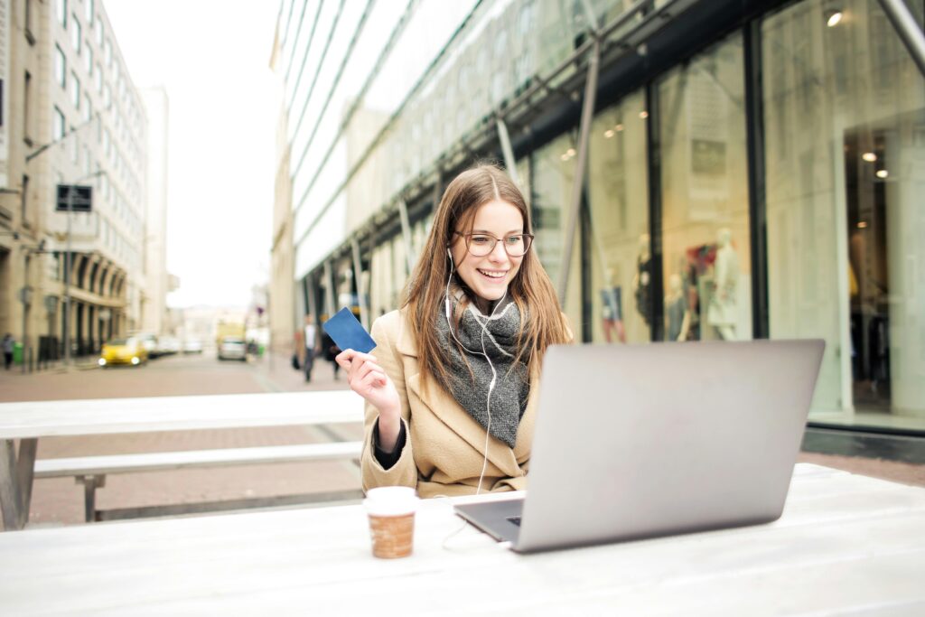 Estratégias para a interação social em cursos EaD